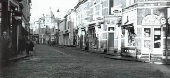 hoofdstraat-rechts-de-deventerstraat-kl1953_1038