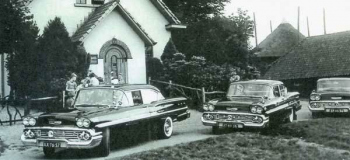 hoog-soeren-taxi-gerritsen-bij-kerk-1958_1038