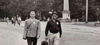 loolaan-bij-gedenknaald-vierdaagesewandelaars