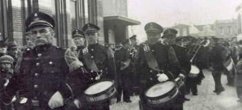 marktplein-opstellen-postfanfare-naast-het-pos_1038