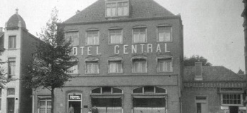 104-raadhuisplein-met-hotel-centraal_1038