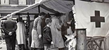 raadhuisplein-kraam-van-het-rode-kruis_1038