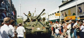 stationsstraat-bevrijdings-optocht1-1995-foto-_1038