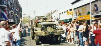 stationsstraat-bevrijdings-optocht3-1995-foto-_1038